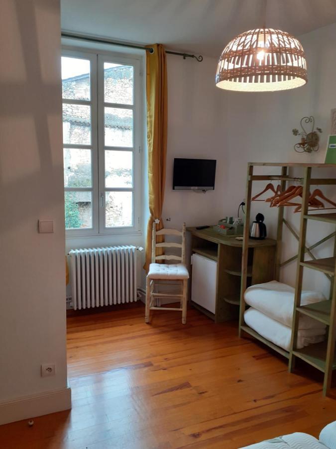 Chambre D'Hotes La Tour De Brazalem Nérac Екстериор снимка